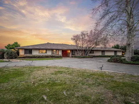 19240 E Trimmer Springs Rd, Sanger, CA 93657