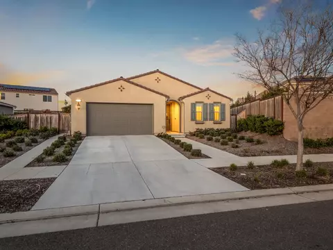 673 Redrock Dr, Madera, CA 93636