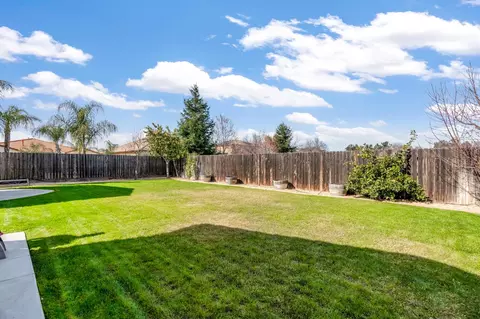 Exterior - 3255 Roberts Ave, Clovis, CA 93619 photo 6 of 12