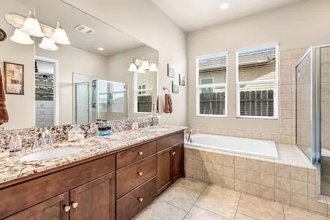 Bath - 3255 Roberts Ave, Clovis, CA 93619 photo 3 of 3