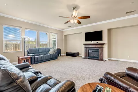 Living - 3255 Roberts Ave, Clovis, CA 93619 photo 2 of 3