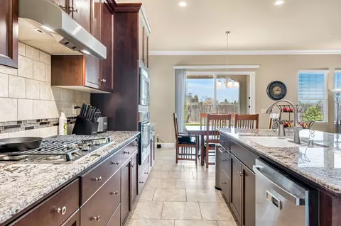 Kitchen - 3255 Roberts Ave, Clovis, CA 93619 photo 5 of 6