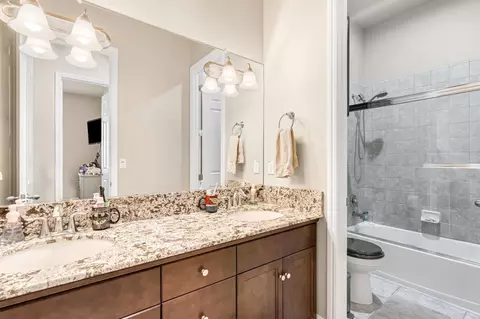 Bath - 3255 Roberts Ave, Clovis, CA 93619 photo 2 of 3