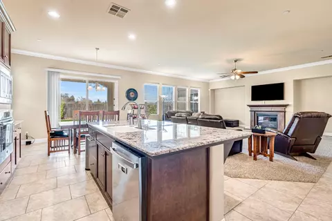 Kitchen - 3255 Roberts Ave, Clovis, CA 93619 photo 6 of 6