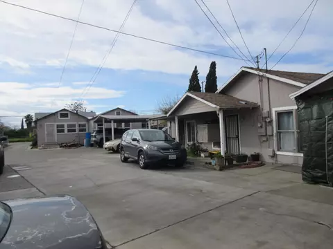 150 W Whites Bridge Ave, Fresno, CA 93706