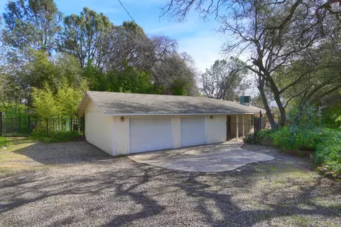30658 Holiday Dr, Coarsegold, CA 93614