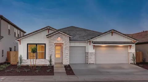 935 Talus Way S, Madera, CA 93636