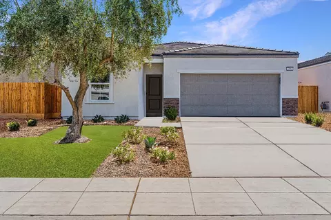 996 Deerhorn Dr W, Madera, CA 93636