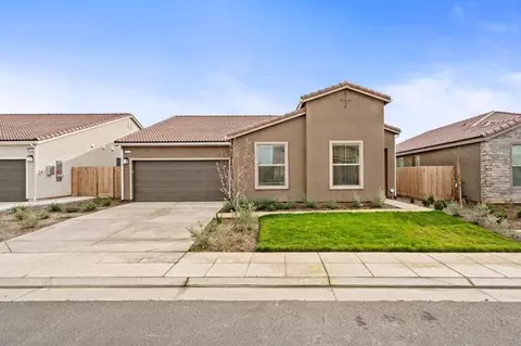 1098 Granite Dr W, Madera, CA 93636
