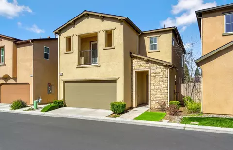 5468 W Santa Barbara Dr, Fresno, CA 93722