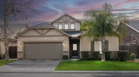6689 W Lucas Dr, Fresno, CA 93722
