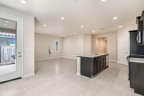 Living - 642 Stone Crest Ave, Madera, CA 93636 photo 3 of 3