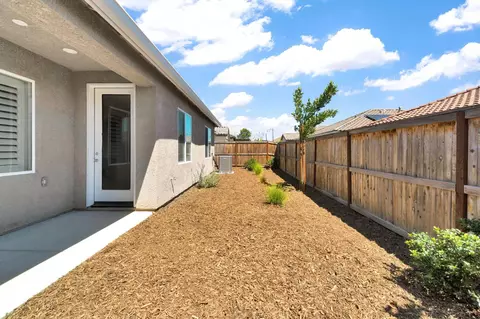 Exterior - 642 Stone Crest Ave, Madera, CA 93636 photo 3 of 5