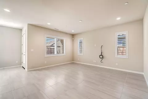 Living - 642 Stone Crest Ave, Madera, CA 93636 photo 1 of 3