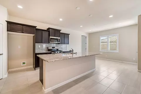 Kitchen - 642 Stone Crest Ave, Madera, CA 93636 photo 2 of 4