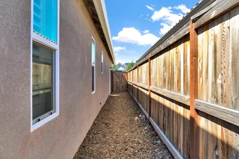 Exterior - 642 Stone Crest Ave, Madera, CA 93636 photo 5 of 5