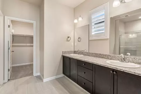 Bath - 642 Stone Crest Ave, Madera, CA 93636 photo 2 of 2