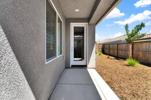 Exterior - 642 Stone Crest Ave, Madera, CA 93636 photo 2 of 5