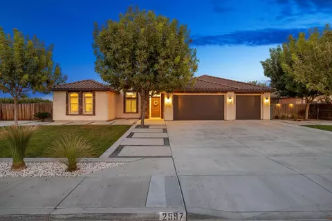 2597 Meadow View Rd, Hanford, CA 93230