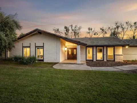 9321 E Bullard Ave, Clovis, CA 93619