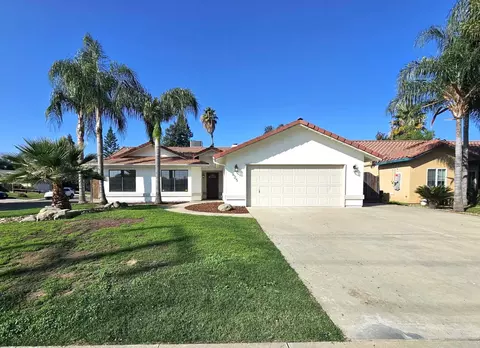 825 Manzanita St, Visalia, CA 93292