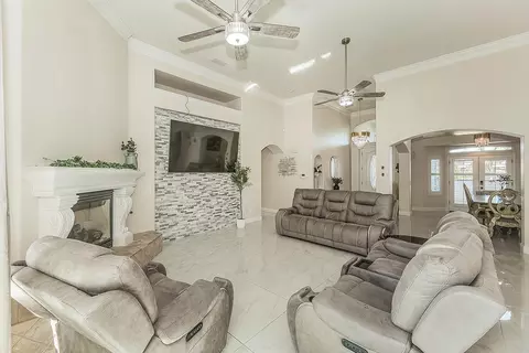 Living - 2888 Ashcroft Ave, Clovis, CA 93611 photo 2 of 2