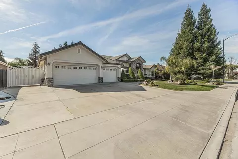 Exterior - 2888 Ashcroft Ave, Clovis, CA 93611 photo 6 of 6