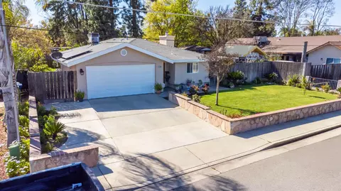 15481 W Middleton Ave, Kerman, CA 93630