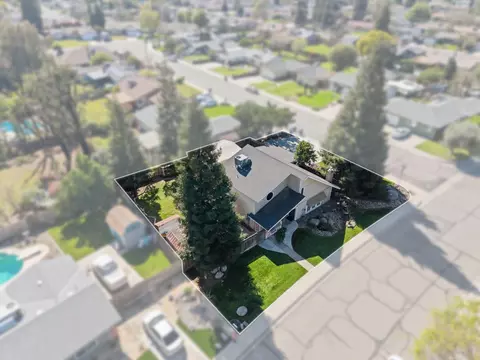 View/Area - 1015 E Paradise Ave, Visalia, CA 93292 photo 2 of 2