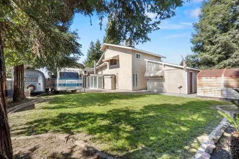 Exterior - 1015 E Paradise Ave, Visalia, CA 93292 photo 4 of 6