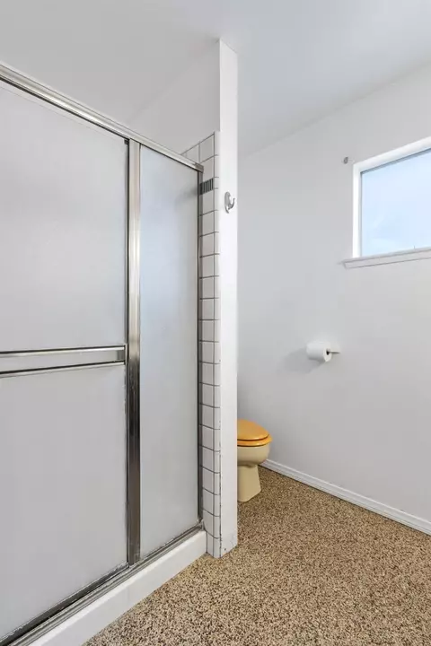 Bath - 1015 E Paradise Ave, Visalia, CA 93292 photo 4 of 5