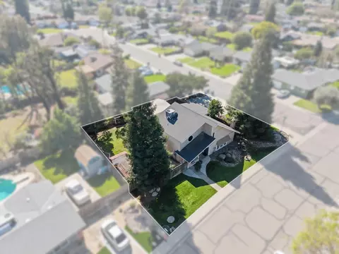 View/Area - 1015 E Paradise Ave, Visalia, CA 93292 photo 1 of 2