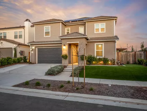 4483 Crown Bluffs Dr, Madera, CA 93636