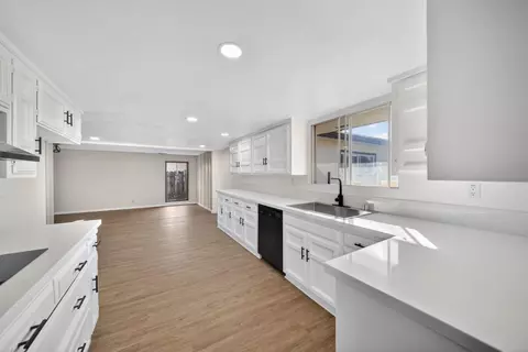 Kitchen - 5675 E Ashlan Ave, Fresno, CA 93727 photo 1 of 4