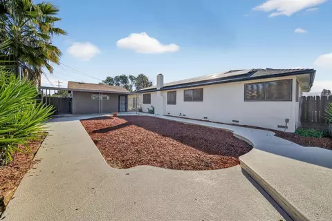 Exterior - 5675 E Ashlan Ave, Fresno, CA 93727 photo 3 of 7