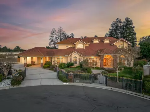 203 W Bluff Ave, Fresno, CA 93711