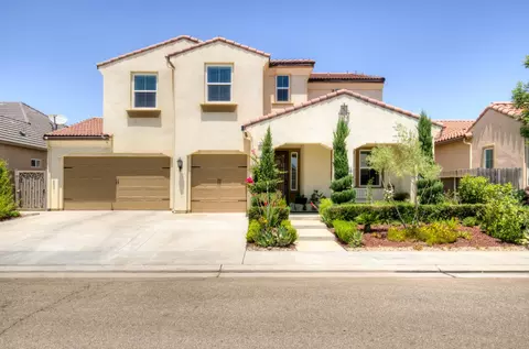 3211 Salem Ave, Clovis, CA 93619