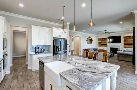 Kitchen - 3211 Salem Ave, Clovis, CA 93619 photo 1 of 4