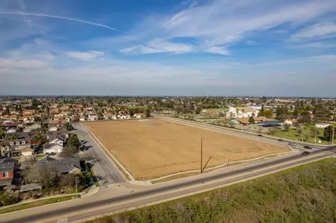 1745 Bethel Ave, Sanger, CA 93657