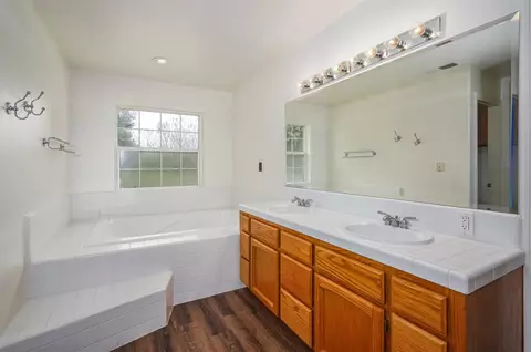 Bath - 10277 Road 28 12, Madera, CA 93637 photo 3 of 5