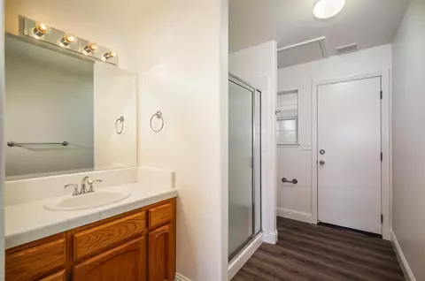 Bath - 10277 Road 28 12, Madera, CA 93637 photo 1 of 5
