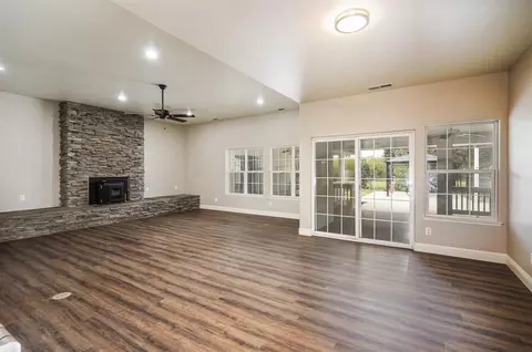Living - 10277 Road 28 12, Madera, CA 93637 photo 2 of 6