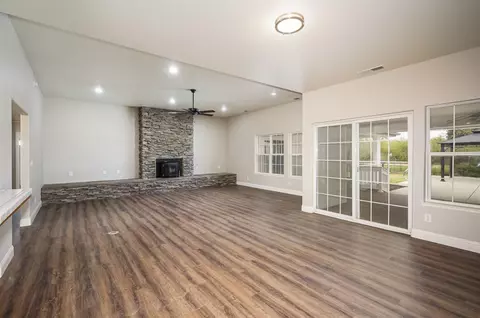 Living - 10277 Road 28 12, Madera, CA 93637 photo 3 of 6