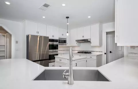 2727 W Bluff Ave #125, Fresno, CA 93711