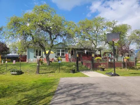 33323 Buttercup Ln, Yokuts Valley, CA 93675