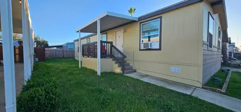 2575 S Willow #140, Fresno, CA 93725