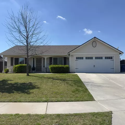 53 Dalton Ave, Sanger, CA 93657