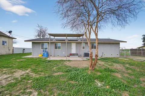 Exterior - 6873 20th Ave, Lemoore, CA 93245 photo 14 of 17