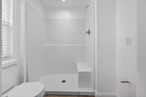 Bath - 6873 20th Ave, Lemoore, CA 93245 photo 4 of 5