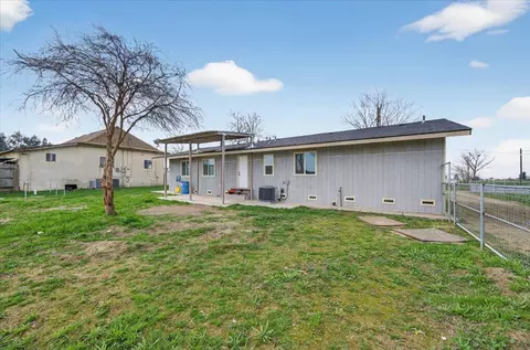 Exterior - 6873 20th Ave, Lemoore, CA 93245 photo 13 of 17